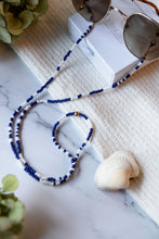 Load image into Gallery viewer, Nice Blue &amp; White Bead
