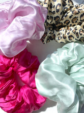 Load image into Gallery viewer, Silk Scrunchie in Blush
